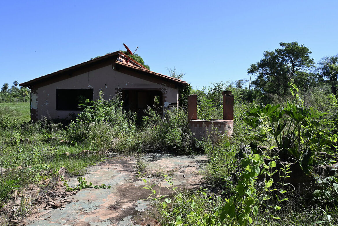 AL-GK-137-altos-verlassenes-haus-paraguay-heppner-lotes-bild-4